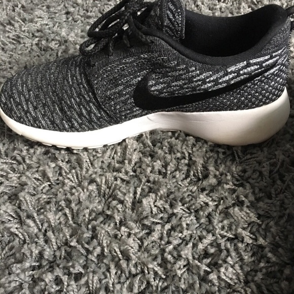 Women’s Nike shoes - Picture 3 of 5